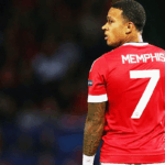 Depay jugando con el Manchester
