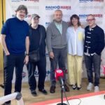 Alex Montoya y parte del casting presentan “La casa” en “La Claqueta”